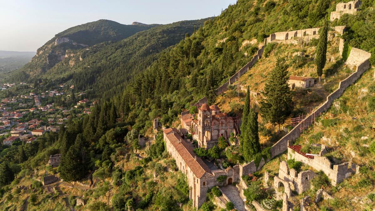 Ναός της Αγίας Σοφίας και το κάστρο του Μυστρά, Πελοπόννησος,