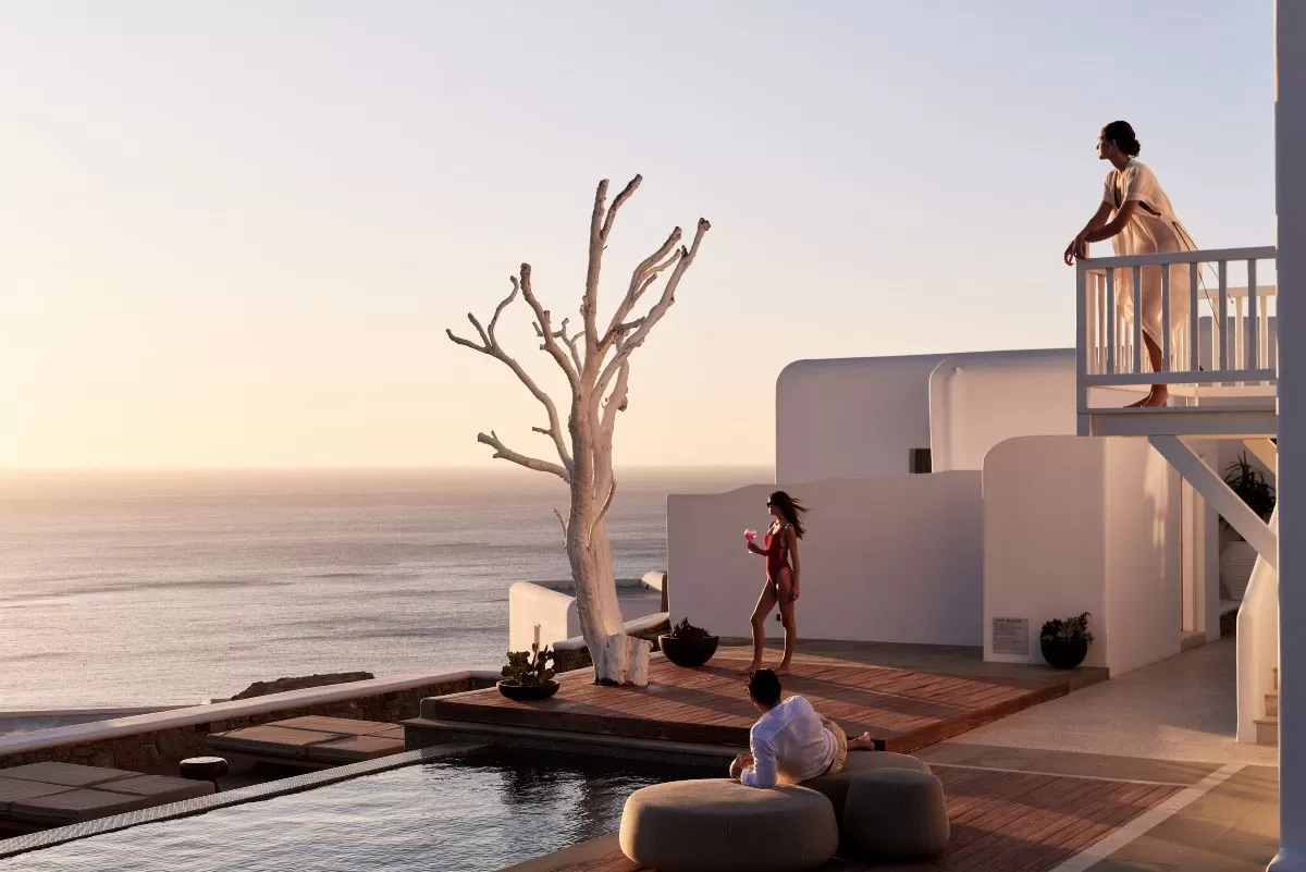 Στα Amyth Hotels απολαμβάνεις μια αυθεντική φιλοξενία με όλες τις premium υπηρεσίες