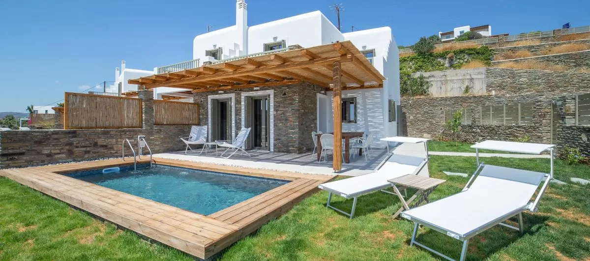 Ο κήπος και η ιδιωτική πισίνα θα γίνει το αγαπημένο σας σημείο για βουτιές και χαλάρωση