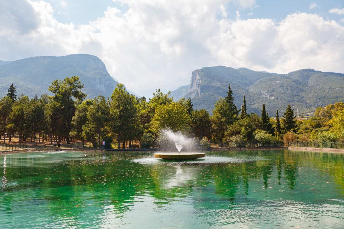 Το κύριο σιντριβάνι στο Δημοτικό Πάρκο Λιτόχωρου.