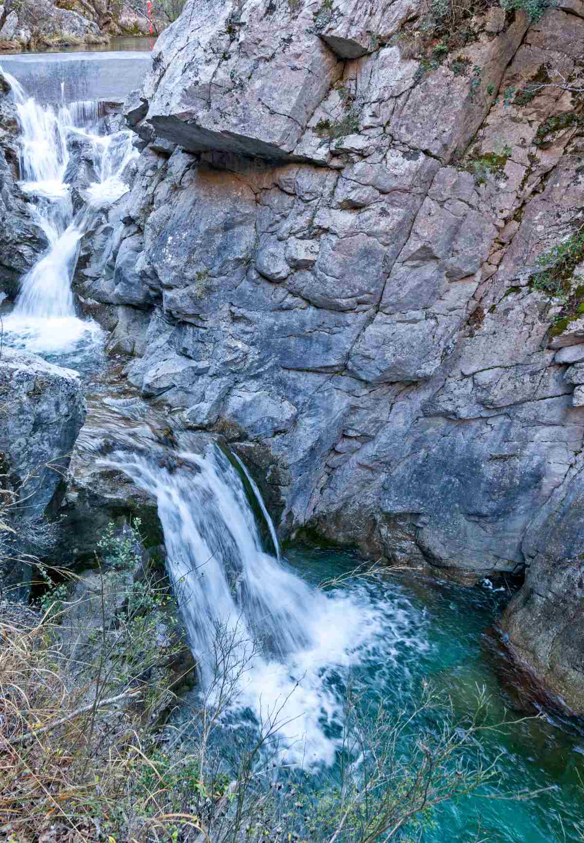 Μικρός καταρράκτης στο φαράγγι του ποταμού Ενιπέα, στους πρόποδες του Ολύμπου και κοντά στην πόλη του Λιτόχωρου, στην περιοχή Πιερίας