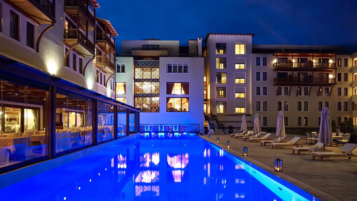 Grand Serai: Διακοπές ταυτόχρονα σε λίμνη, βουνό και θάλασσα – Για ένα ξεχωριστό καλοκαίρι!