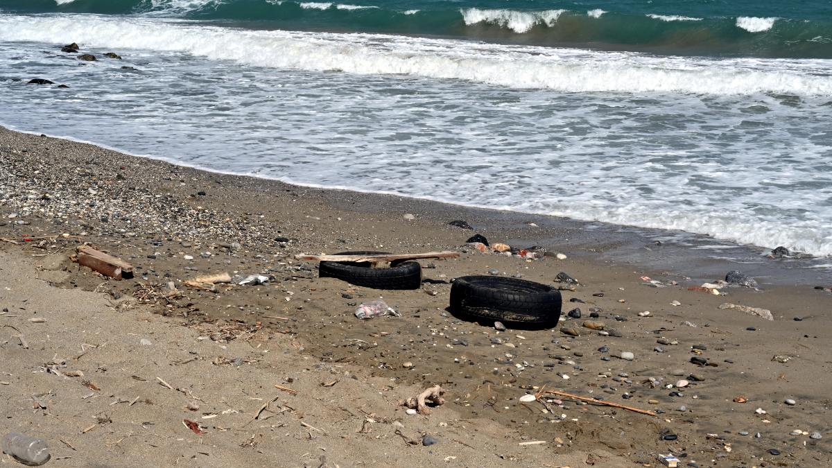 Η πιο βρώμικη παραλία στην Ελλάδα - WWF