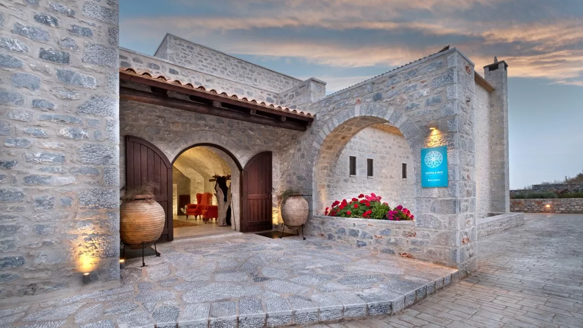 01.Giannelos-PRO-Fotos__Hotel-Ext-scaled Πέτρα & Φως Μάνη