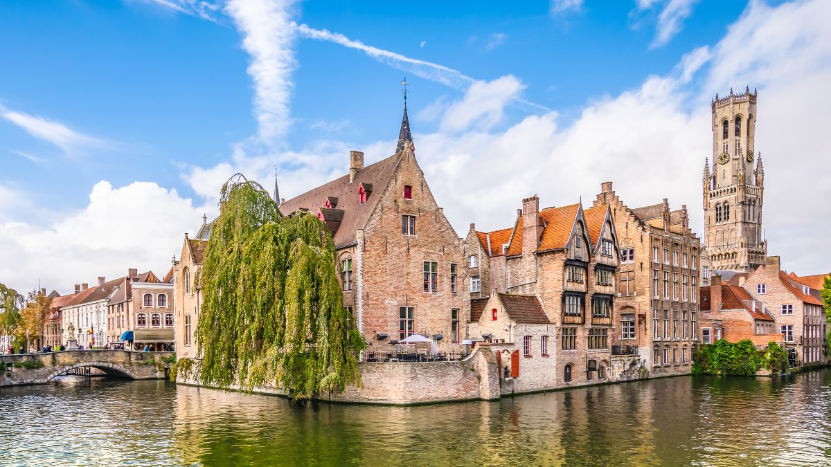 Μπριζ: Το μεσαιωνικό διαμάντι του Βελγίου | Βόλτα στα κανάλια και το ιστορικό της κέντρο