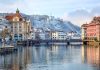 Λουκέρνη: Ανακαλύψτε το καλά «κρυμμένο» διαμάντι της Ελβετίας μέσα από 12 μικρά βίντεο Πόλη της Λουκέρνης, Ελβετία, θέα της παλιάς πόλης καλυμμένης με λευκό χιόνι το χειμώνα, που αντανακλάται στον ποταμό