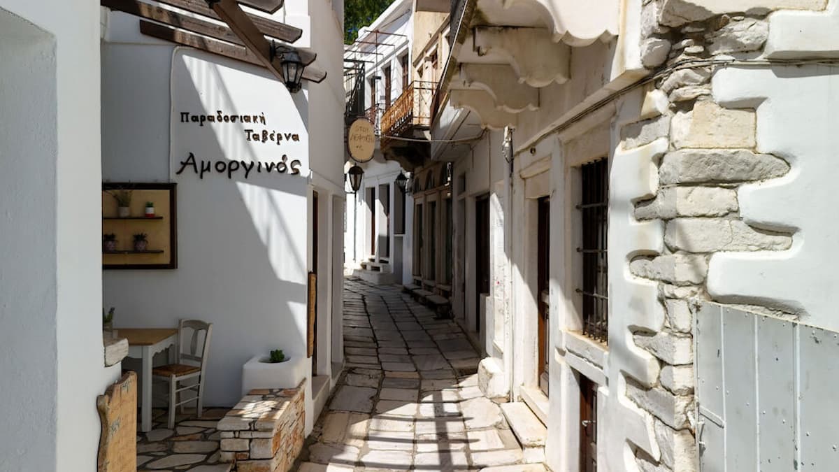 Αμοργινός: Το αυθεντικό γαστρονομικό τοπόσημο της Απειράνθου στη Νάξο | Ταξίδια στο LivePress.gr