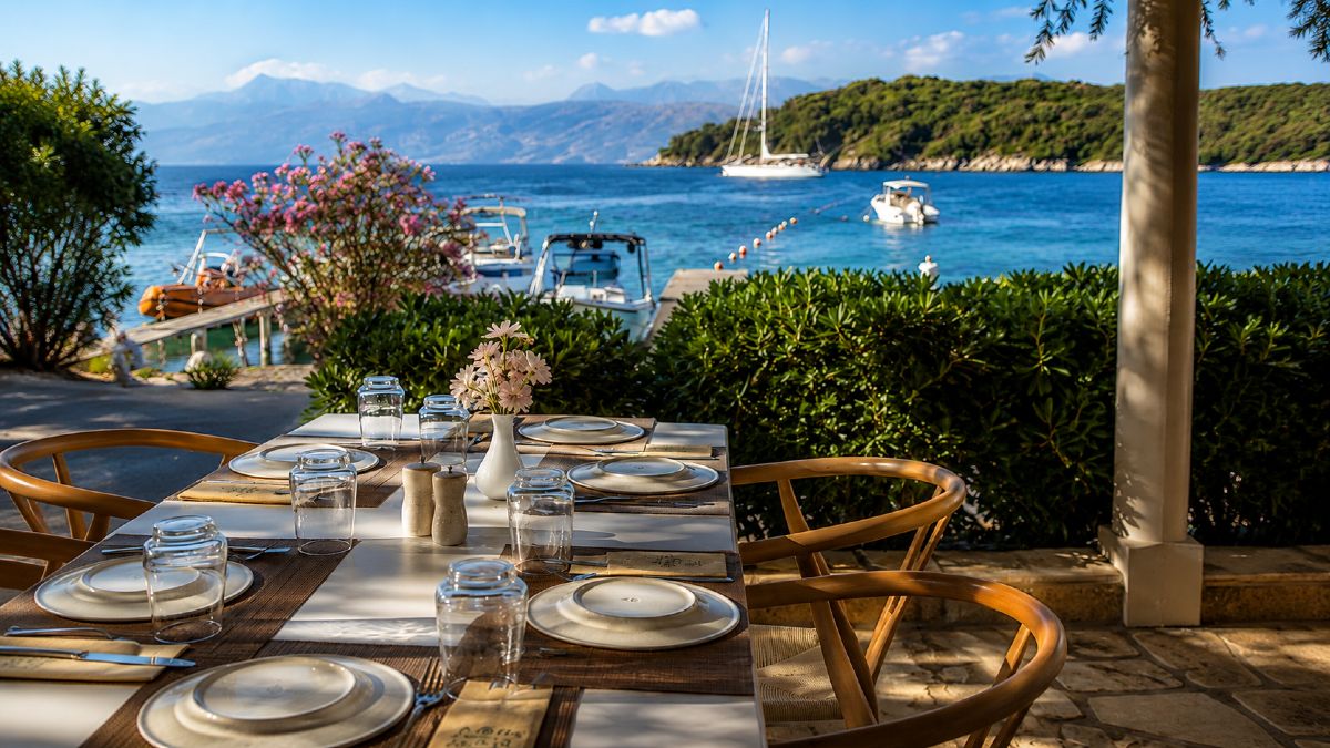 Aiolia Avlaki Corfu: Εκλεκτές γεύσεις σε μία από τις ομορφότερες παραλίες της Κέρκυρας