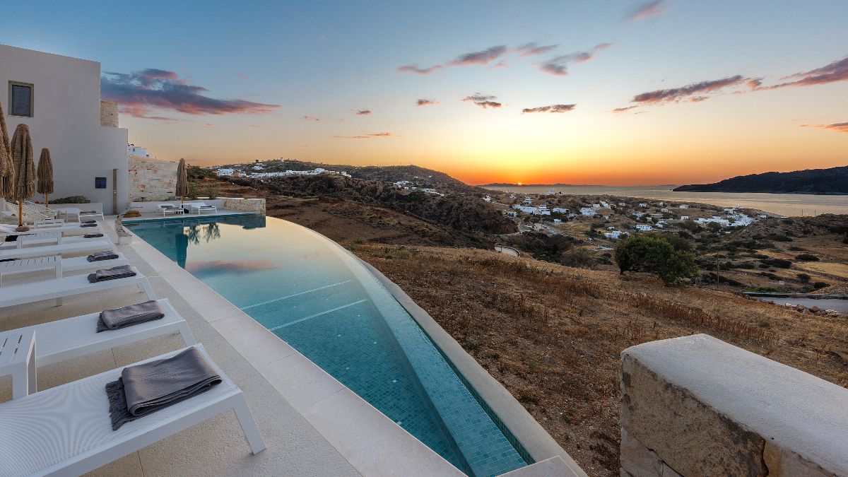 Anemolethe Suites Hotel: Το κυκλαδίτικο καταφύγιο στην Κίμωλο που θα σε κάνει να θέλεις να παρατείνεις τις διακοπές σου
