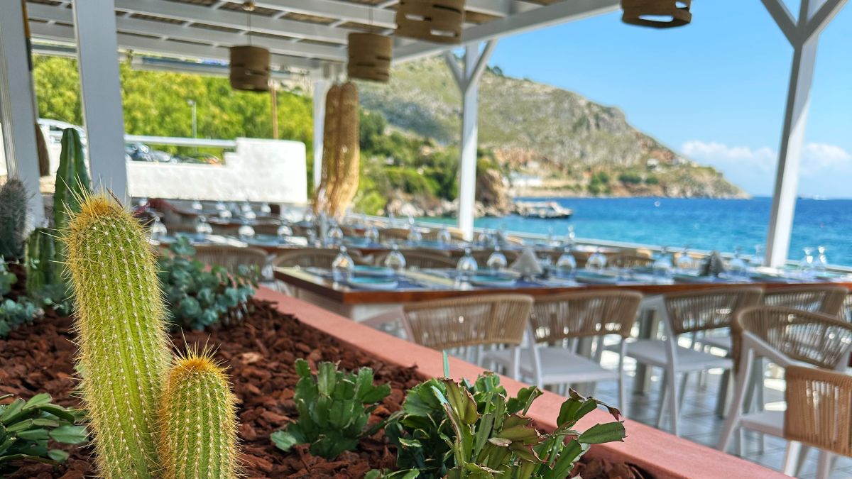 Paradisos Αll Day Restaurant Bar: Το γαστρονομικό σημείο συνάντησης του καλοκαιριού βρίσκεται στη Λέρο