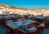 Ένα τραπέζι στο Μελτέμι View & Taste αρκεί για να αγαπήσεις ακόμη περισσότερο την Κίμωλο! Μελτέμι